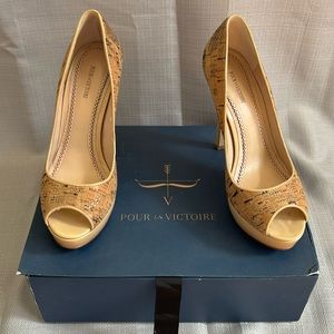 Pour la Victoire Cork Pumps, size 7